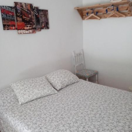 Capellades Habitacion Con Patio En Piso Compartido מראה חיצוני תמונה