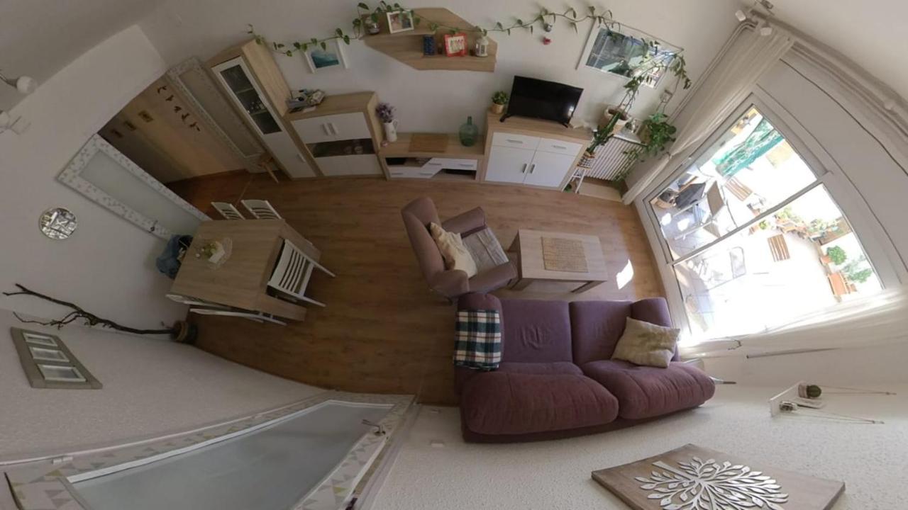 Capellades Habitacion Con Patio En Piso Compartido מראה חיצוני תמונה